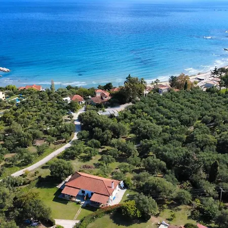 بيت للعطل Dora Plános